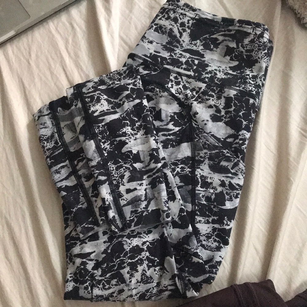 Fast and free lululemon size 4